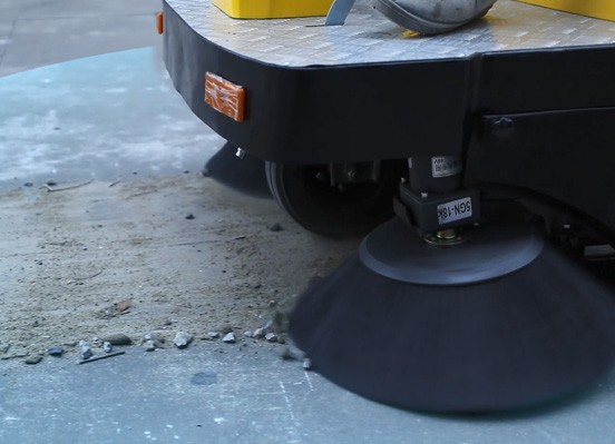 水泥地面车间用电动扫地车效果怎么样？